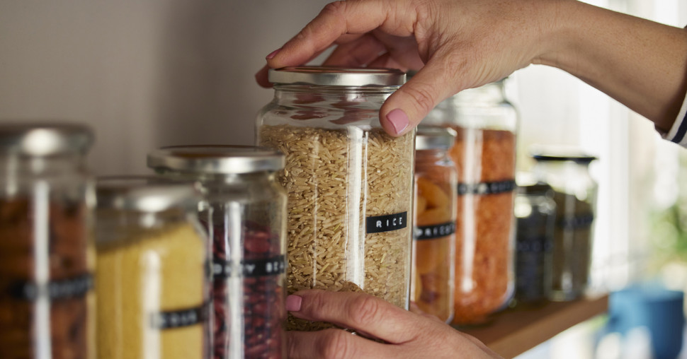 Kako najlakše skinuti nalepnice sa tegli?