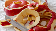 Ne bacajte koru od jabuke: Evo za šta sve možete da je iskoristite